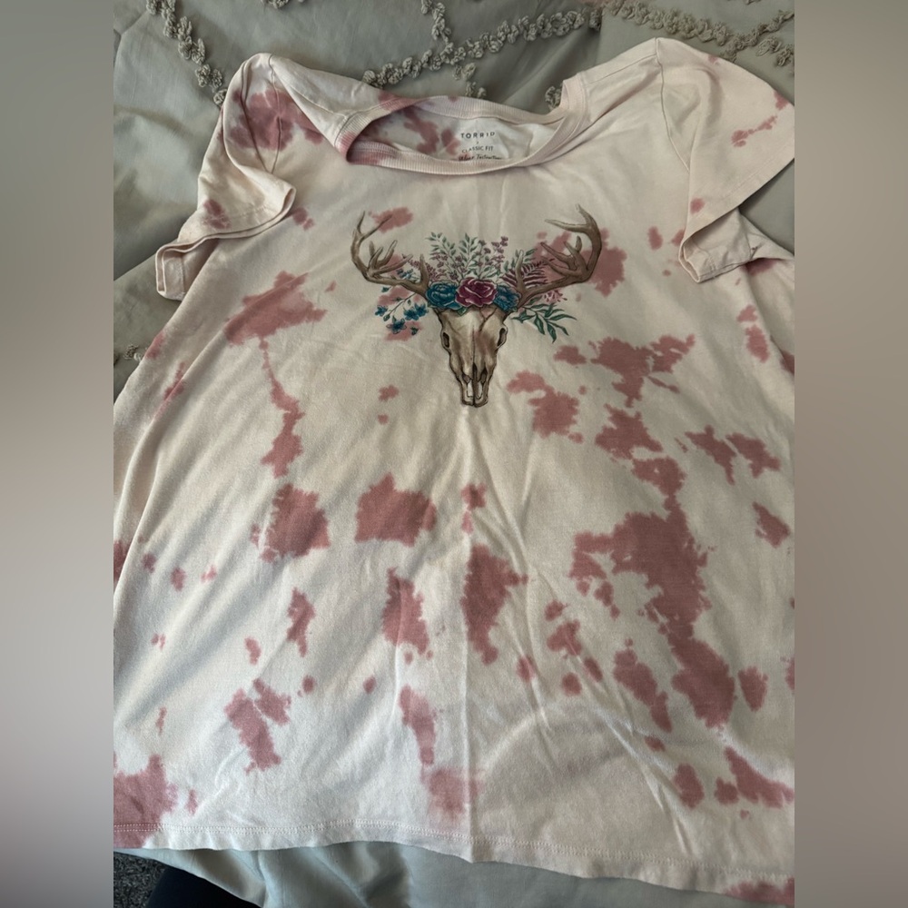 Torrid size 2 classic fit cow skull t shirt